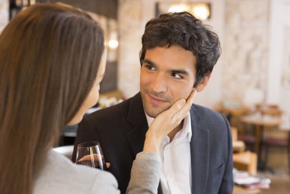 Pero, también están los solteros que eligen serlo porque se sienten plenos así, y están los que se casaron por amor. Entonces, en cuestión de percepción se puede decir que hay un empate legal.