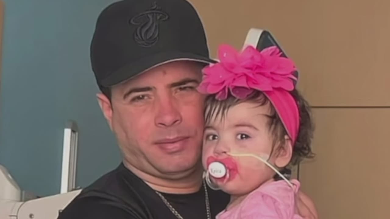 Su hija ha sido operada a corazón abierto y suplica que no lo deporten para poder acompañarla
