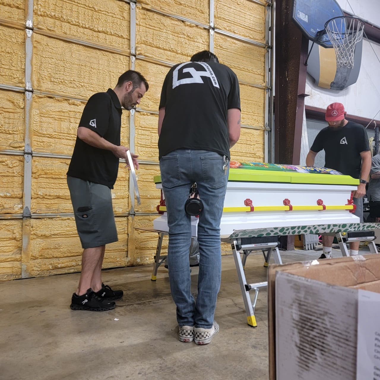 El precio promedio de las cajas fúnebres es de $3,400 y $3,800.