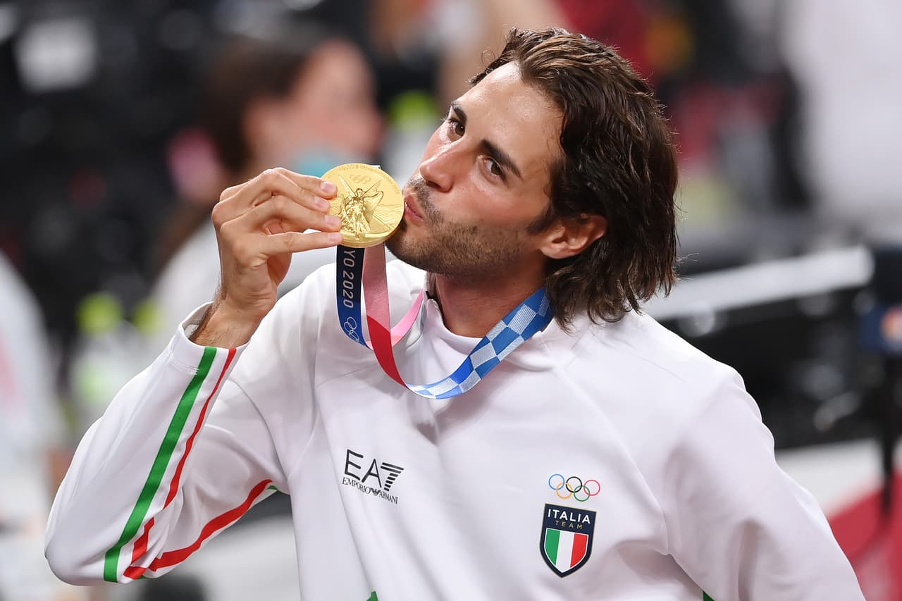 Medalla de oro individual: $214,000 dólares, $106,000 por la plata y $71,000 por el bronce.