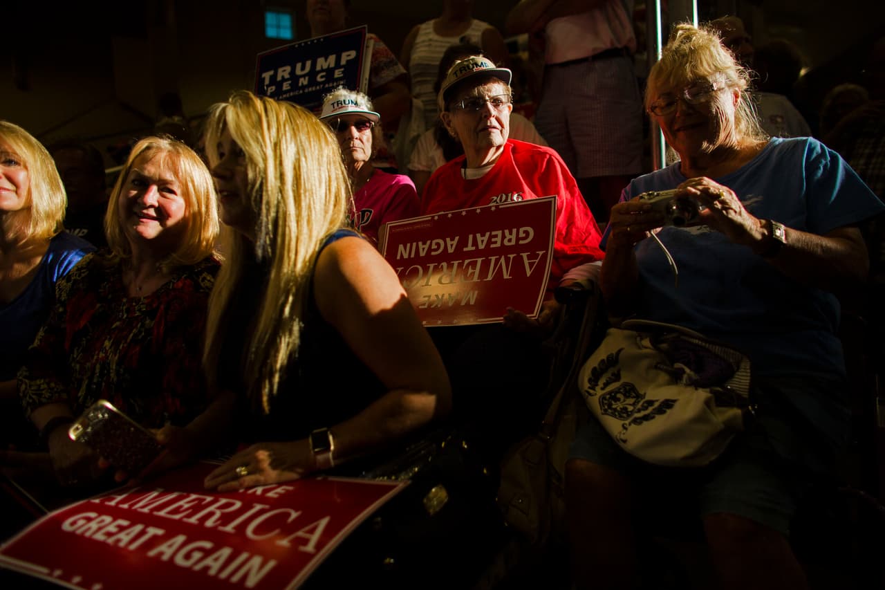 Trump sorprende pidiendo el voto negro ante una multitud de blancos en Wisconsin