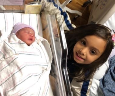 Fue a través de su cuenta en Instagram que Elizabeth Caro compartió esta imagen junto a su hermana menor, misma que acompañó con este mensaje: "Mi hermanita hermosa".