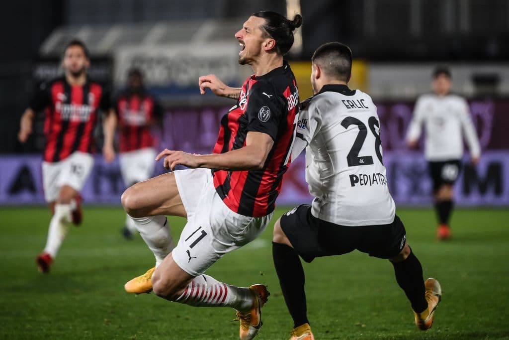 Giulio Maggiore (56’) y Simone Bastoni (67’) marcaron los tantos para despachar al Milan, quienes se quedaron con 49 unidades amenazados por el Inter (47). El siguiente compromiso para el cuadro de Pioli será ante Estrella Roja en la Europa League.