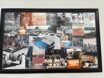 En una de las carteleras de Knaus Barry Farm se pueden ver fotos de diferentes años