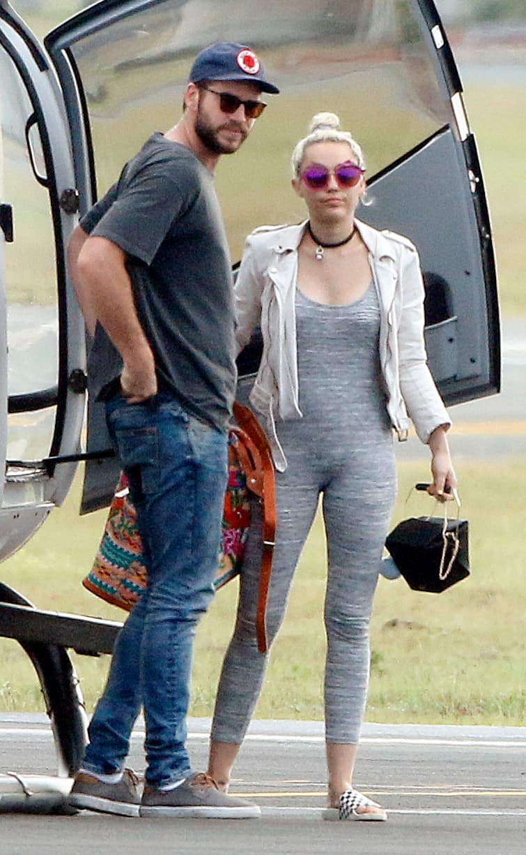 Este atuendo se ve relajado e ideal para viajar.