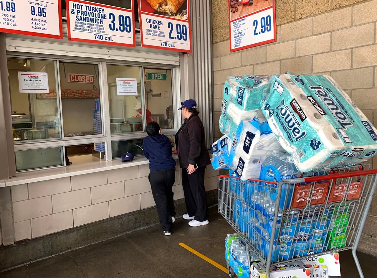 <b>Costco ‘Food Court’</b>: Un menú limitado está disponible en Costco Food Courts. Los pedidos solo están disponibles para llevar y no habrá asientos disponibles para comer dentro de la tienda. 
<br>