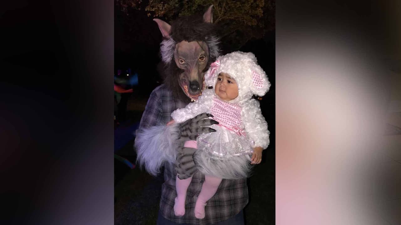 Elizabeth Galván - El primer Halloween de mi nietecita Rosita León.