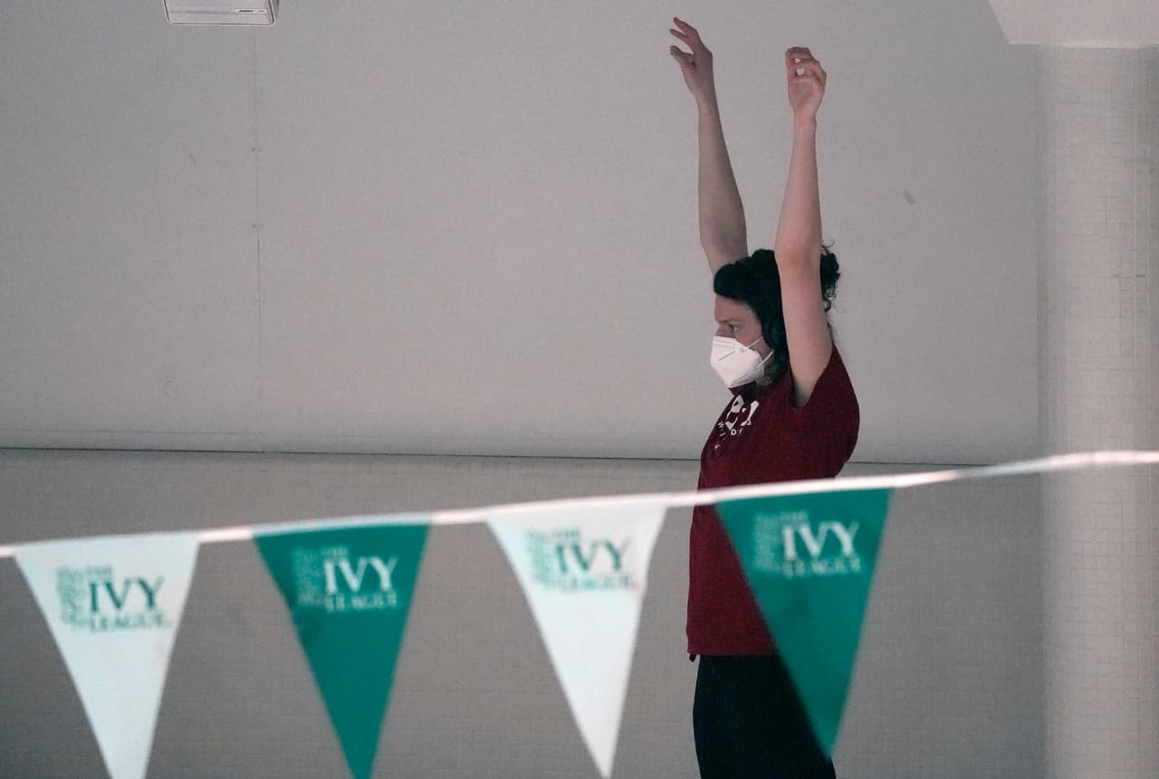 De los 37 miembros, entre seis y ocho son partidarios firmes, informó SI. Aproximadamente la mitad se opone a que Thomas esté en el equipo femenino, y otro contingente se ha alejado del debate por completo.