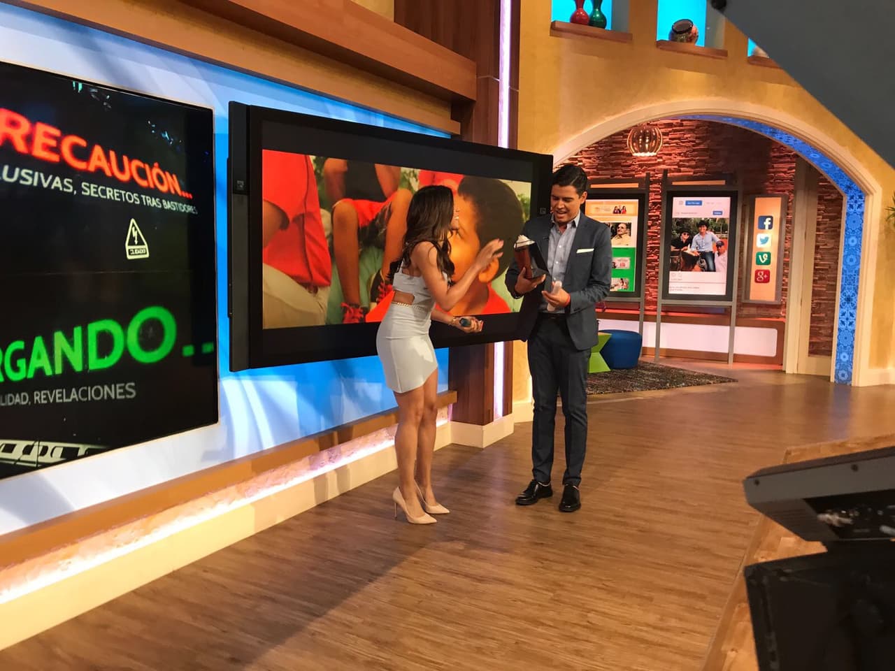 Francisca visitó a Orlando Segura con un regalito para su mamá.