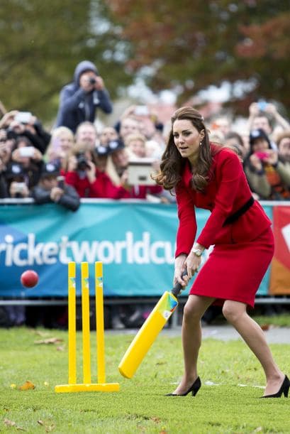 Todas quieren lucir como Kate, no importa el largo de su falda o lo alto de sus zapatillas. Más videos de Chismes aquí.