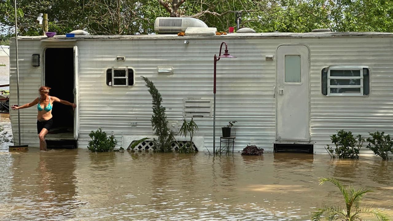 Inundaciones en Houston: Condado Harris activa líneas de ayuda y recolección de escombros