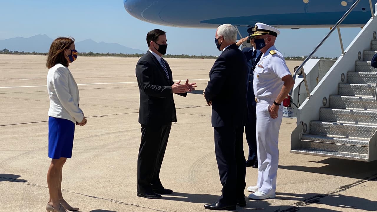 Pence recibe el apoyo de Asociación de Policía de Arizona y se reúne con una congregación religiosa que apoya a Trump