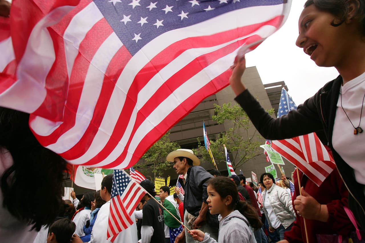 Escolares hispanos abordan en libro reflexiones sobre histórico caso judicial