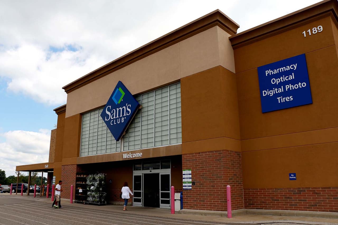 Cuyahoga Falls, OH USA - August 04, 2013: Sam's Club Wholesale at Cuyahoga Falls.