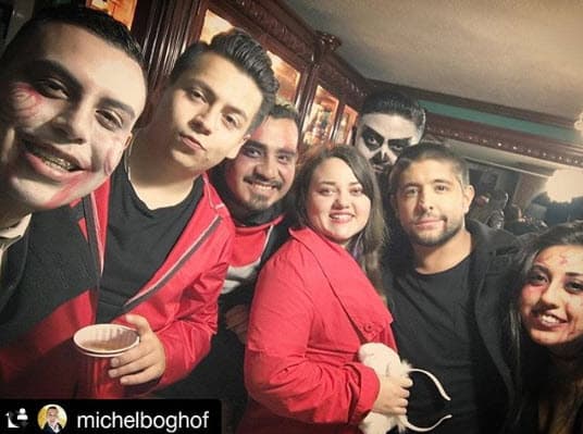 “Para mí fue bueno por un lado porque pude seguir mi secundaria, prepa y ahora la universidad , todo bien sin tener que hacerla de manera abierta o con maestra particular, entonces sí fue una ventaja, pero por otro lado estuve extrañando muchísimo todo. Así se dieron las cosas, no fue como que me haya retirado ni nada”, prosiguió.