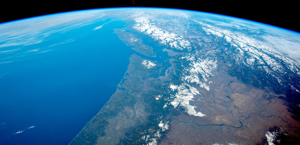 ¿Producimos tanto plástico como para envolver la Tierra?