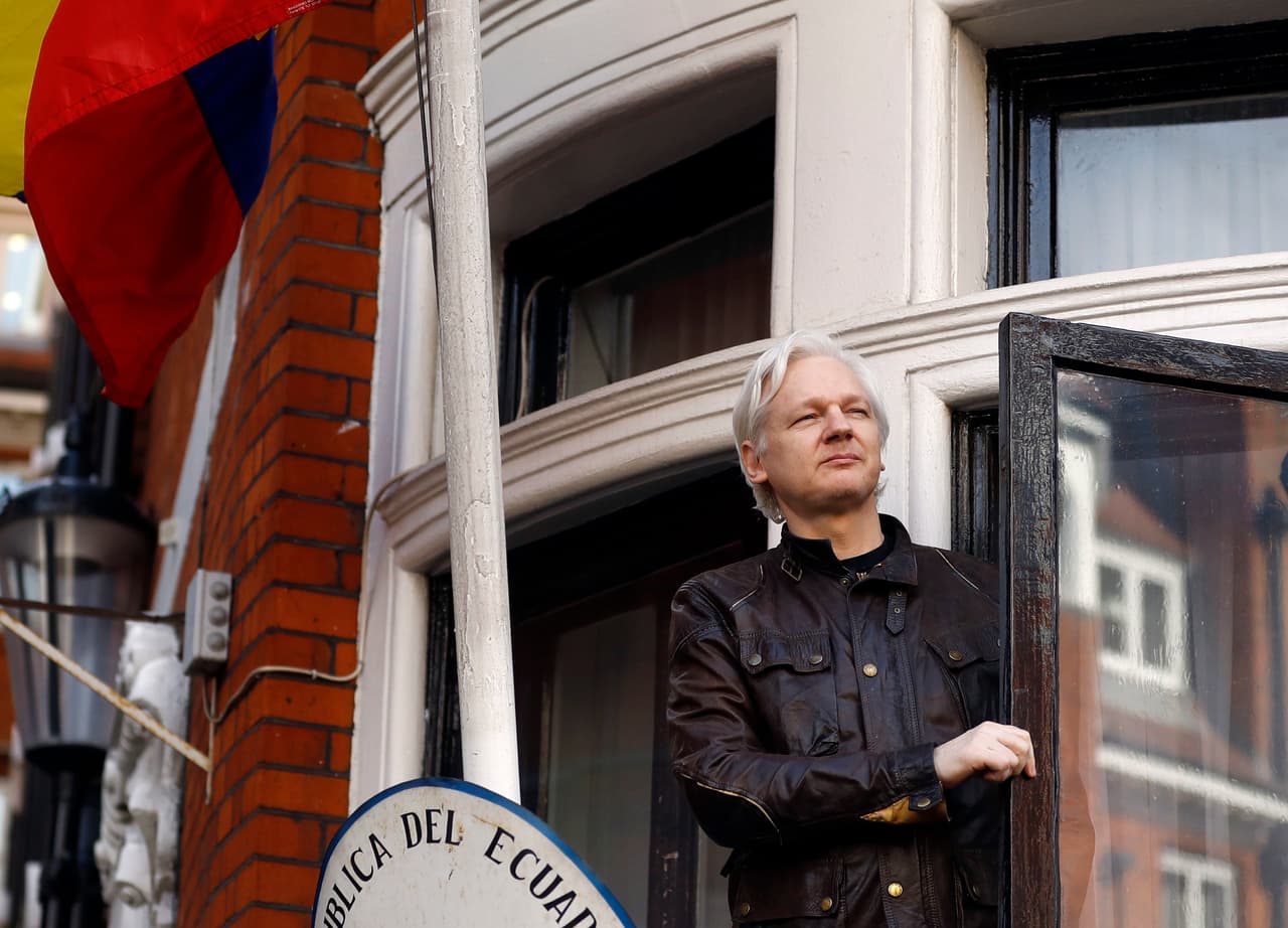 Seis años encerrado en una embajada: así es la vida de Julian Assange 