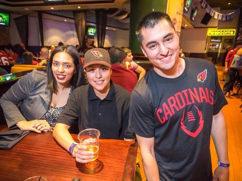 Los fans de los Cardenales andan en duelo luego que las Panteras vencieran a los Cardenales con un 49-15 , pero antes de este trágico final, festejaron por distintas partes del Valle para apoyar al equipo.