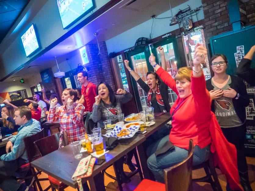 Los fans de los Cardenales andan en duelo luego que las Panteras vencieran a los Cardenales con un 49-15 , pero antes de este trágico final, festejaron por distintas partes del Valle para apoyar al equipo.