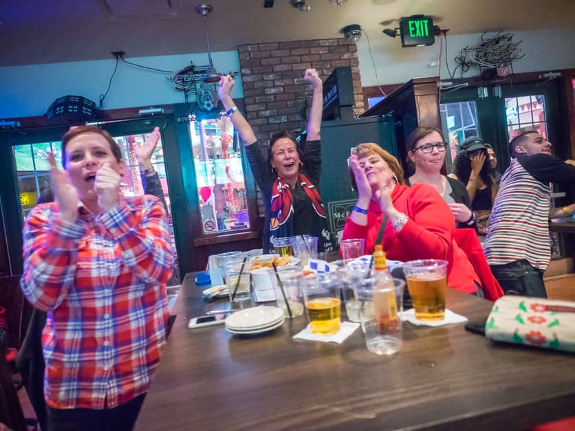 Los fans de los Cardenales andan en duelo luego que las Panteras vencieran a los Cardenales con un 49-15 , pero antes de este trágico final, festejaron por distintas partes del Valle para apoyar al equipo.