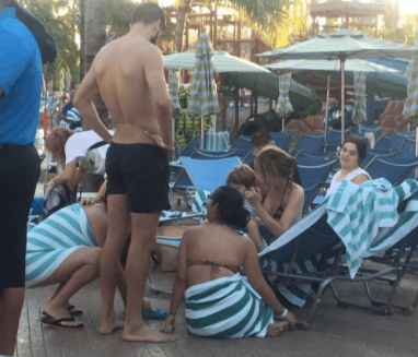 El hermano de Shakira, Tonino Mebarak, dijo que la artista estaba en Miami, pero estas fotos compartidas en Instagram la muestran junto a Piqué y Milan en el hotel Atlantis Paradise, en Nassau, Bahamas.