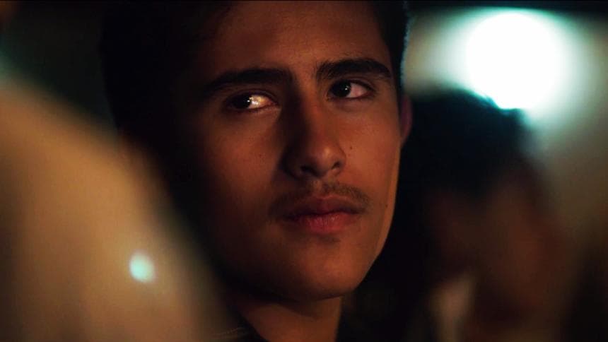 Ya en suelo sinaloense, ‘El Moreno’ y Arturo Meza se toparon con un retén a quienes revelaron su identidad. El hijo de ‘El Chapo’ les pidió que no le contaran nada a su padre sobre su presencia y les entregó un fajo de billetes por su silencio.