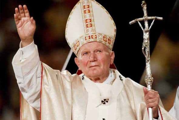 El mundo estará atestiguando un acontecimiento histórico, ya que será la primera vez que se canonice en una ceremonia a dos Papas. ¿Cómo recuerda usted a su Santidad, conocido como el Papa Amigo?