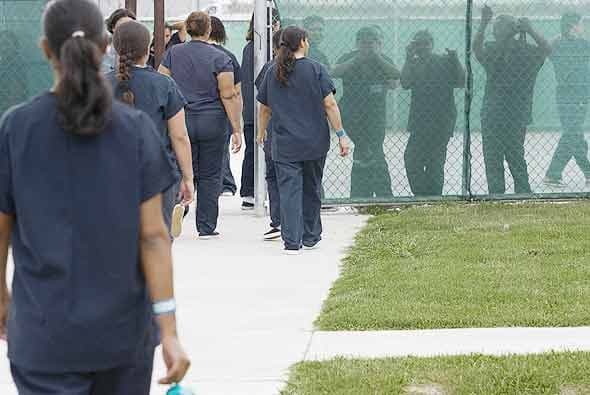 Juez federal rechaza demanda para suspender juicios de inmigración por la pandemia