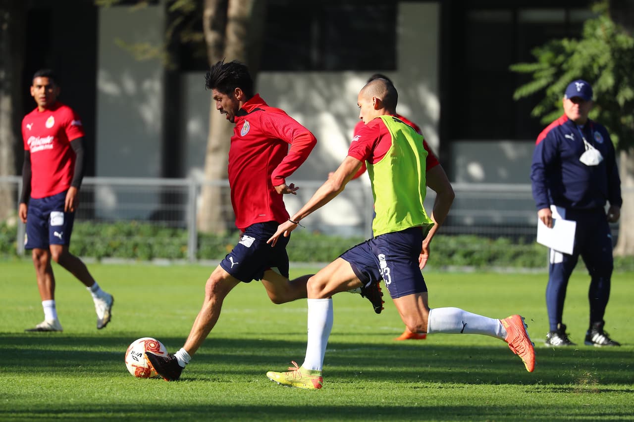 Las Chivas del Guadalajara se preparan con fuertes entrenamientos en Verde Valle para su primera fecha del torneo Guard1anes 2021, que será este viernes a las 19:30 ante el equipo de Puebla en el Estadio Cuauhtémoc.