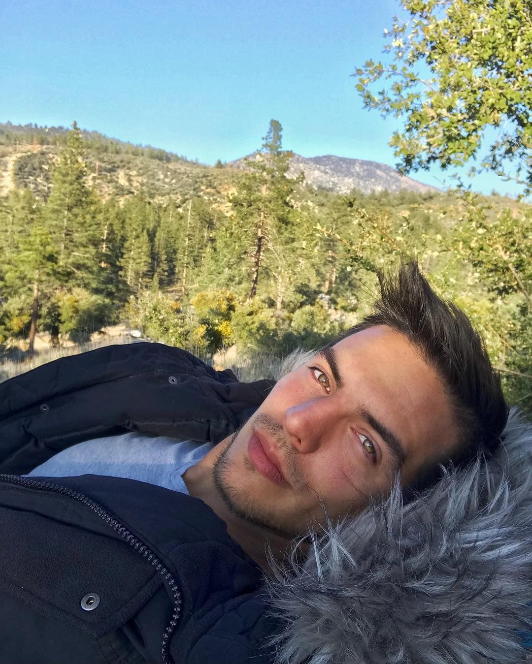 “Dicen ‘ah él viene de la nada, tiene esto por tal y tal’, y ahí es cuando dices no, tengo 22 años de carrera, llevo demasiados castings que me he quedado y que me han mandado a la fregada, pues la gente no ve eso”.