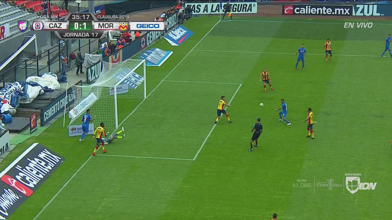 ¡Se salva Monarcas tras esta gran jugada de Caraglio!