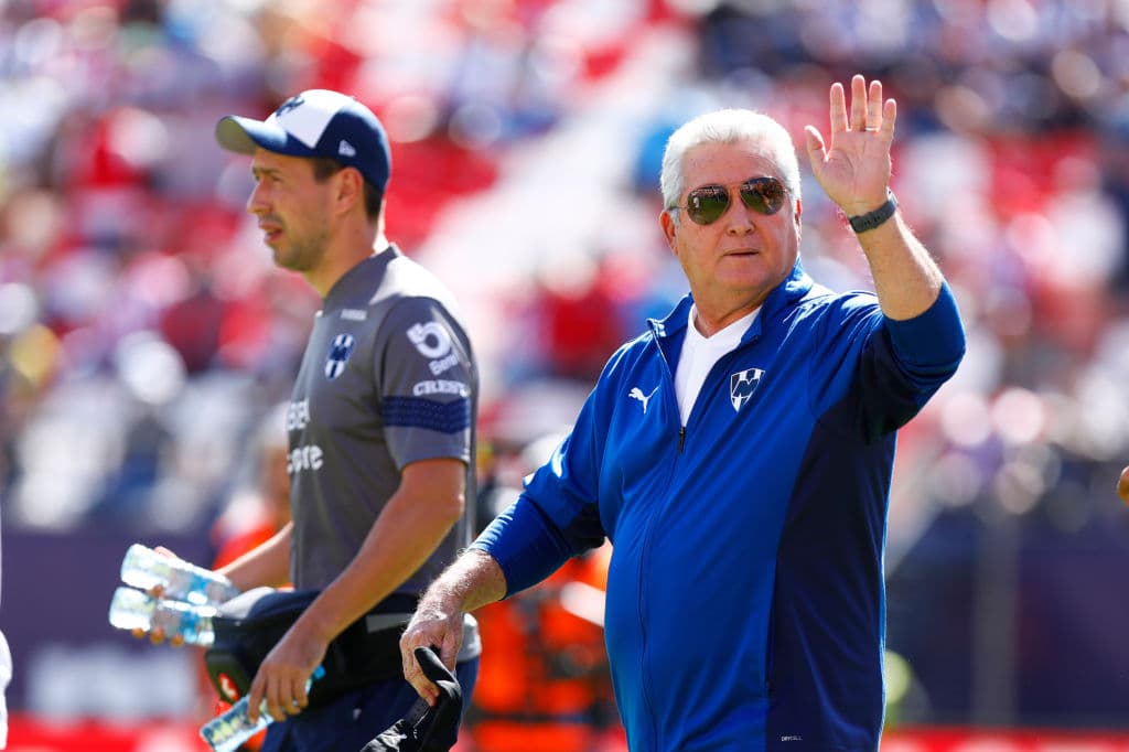 Rogelio Funes Mori, de penal, le dio el triunfo a Rayados sobre Atlético San Luis. El jugador nacionalizado mexicano marcó, a los 83 minutos, y le dio una sufrida victoria al Monterrey.