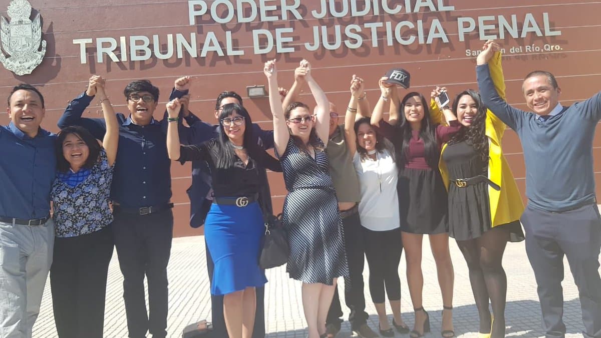 Dafne McPherson tras ser liberada en la cárcel de San Juan del Río