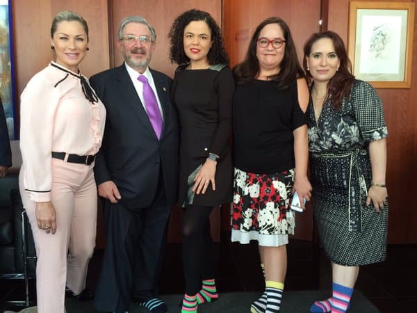 Además celebró con el Senado Mexicano.