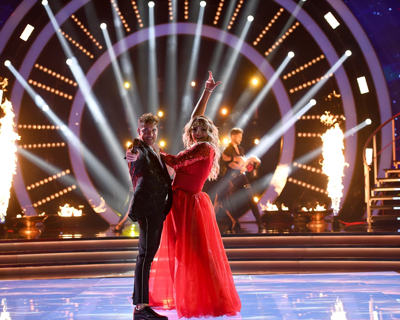 Mientras que Migbelis Castellanos se mostró contenta de regresar a MQB ya no como reportera backstage, sino como bailarina.