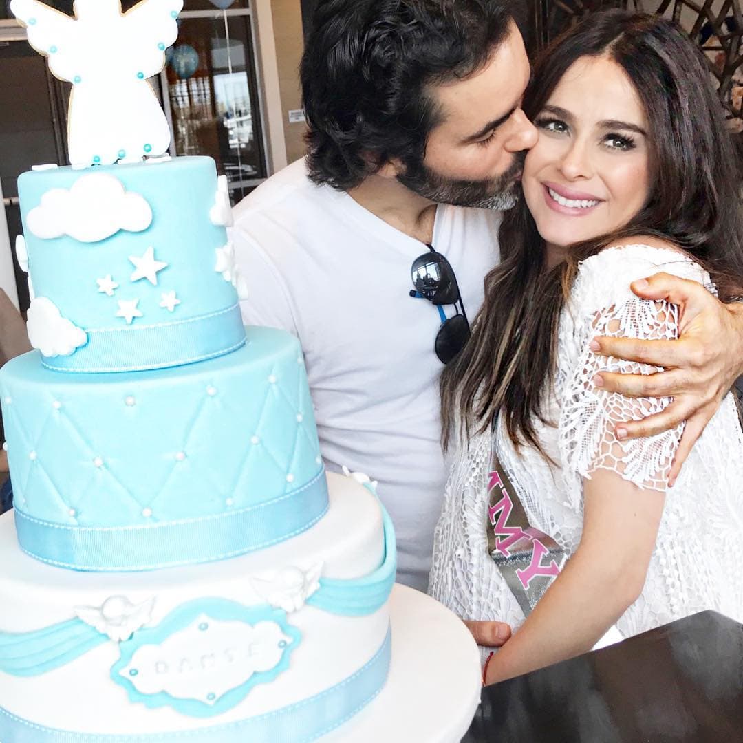 Esta fue la última imagen que
<b><a href="http://www.univision.com/temas/danna-garcia">Danna</a></b> compartió con sus seguidores en donde aparece su apuesto novio, la fotografía fue tomada en el baby shower que le organizaron sus más íntimas amistades hace algunas semanas.