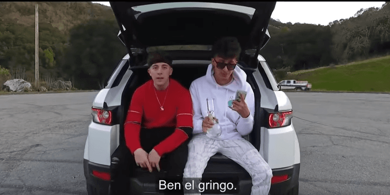 Al igual que 'HotSpanish' 'El Gringo' tiene su canal de vlogs y juntos han grabado varios temas musicales a ritmo de reggaeton. Aquí los vemos en el video de la canción 'Infiel'.