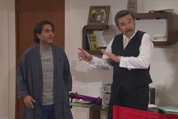 No se cansa de tratar mal a Briones, su empleado.