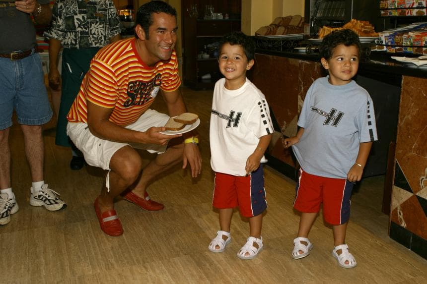 Uno de ellos fueron las enormes fiestas que Eduardo Santamarina e Itatí les hacían cuando estaban pequeños, y aquellos viajes a Disney donde los pequeños jugaban a ser príncipes. 
<br>