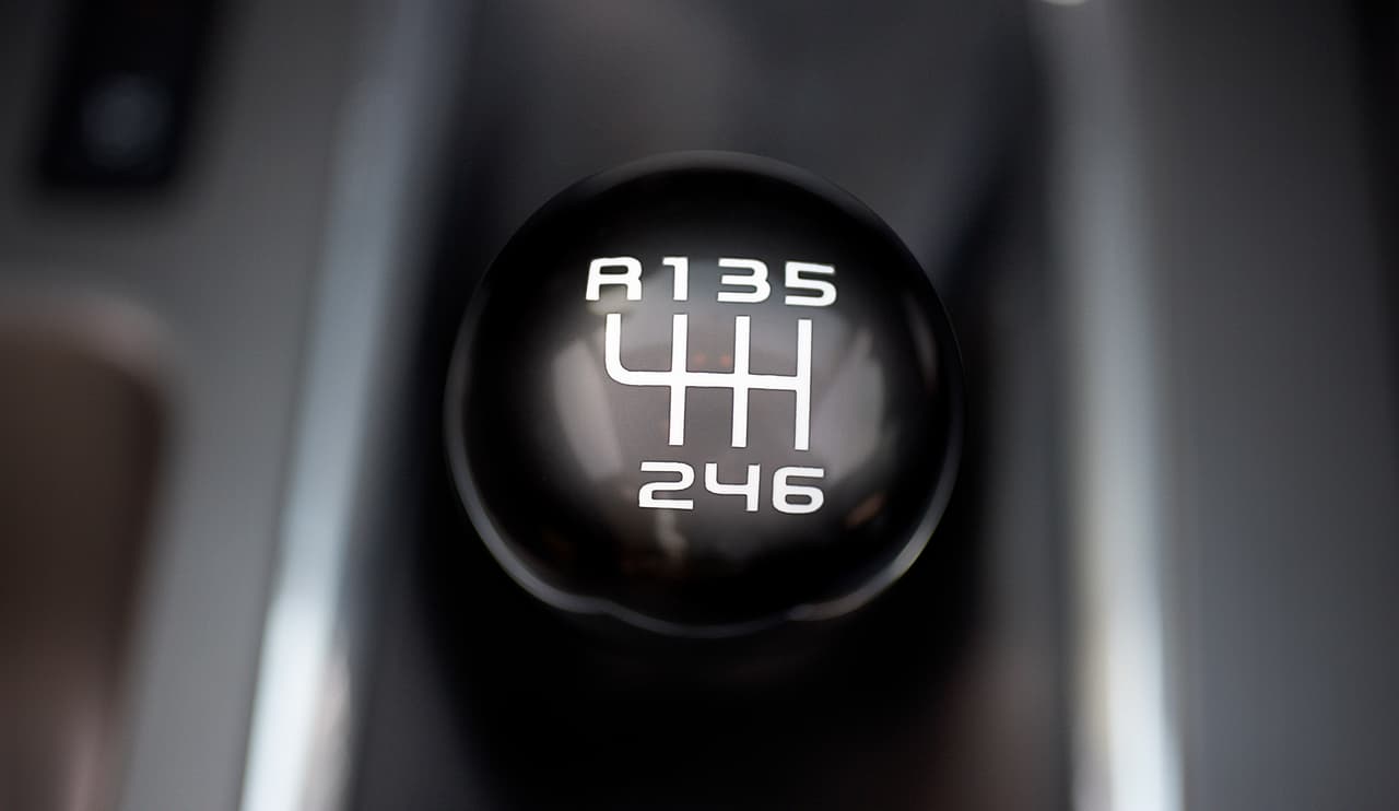 <h3 class="cms-h3-H3"><b>Analfabetas.</b></h3>
<br>Sólo el 18% de los conductores estadounidenses sabe operar un automóvil con 
<b>transmisión manual</b>.