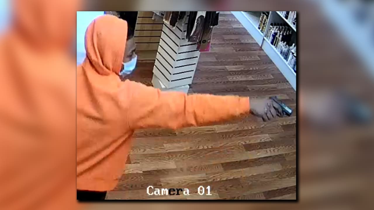 Buscan a dos jovenes de origen hispano acusados de robar una tienda en Norcross, Georgia.