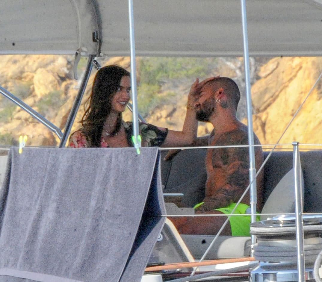 En varias ocasiones ella le demostraba su amor acariciándole el rostro.
<br>