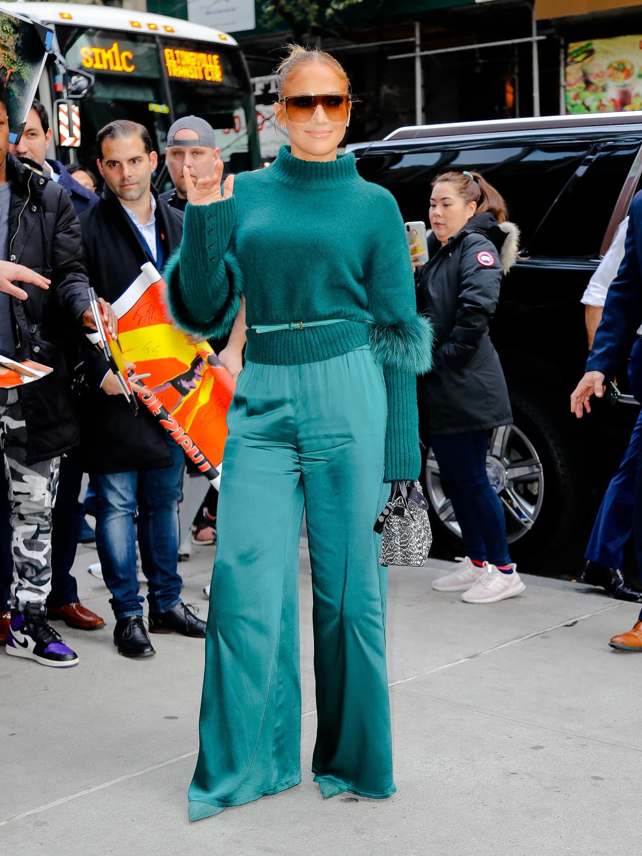 "Pensé que podía hacerlo y demostrar que soy como cualquier chica, porque soy una 
<b><a href="https://www.univision.com/famosos/arod-lo-tenia-claro-desde-hace-20-anos-jlo-y-el-estaban-destinados-a-estar-juntos-video" target="_blank">romántica empedernida</a></b>, eso soy, soy una mujer soltera, trabajadora, soy todas esas cosas", aseguró.