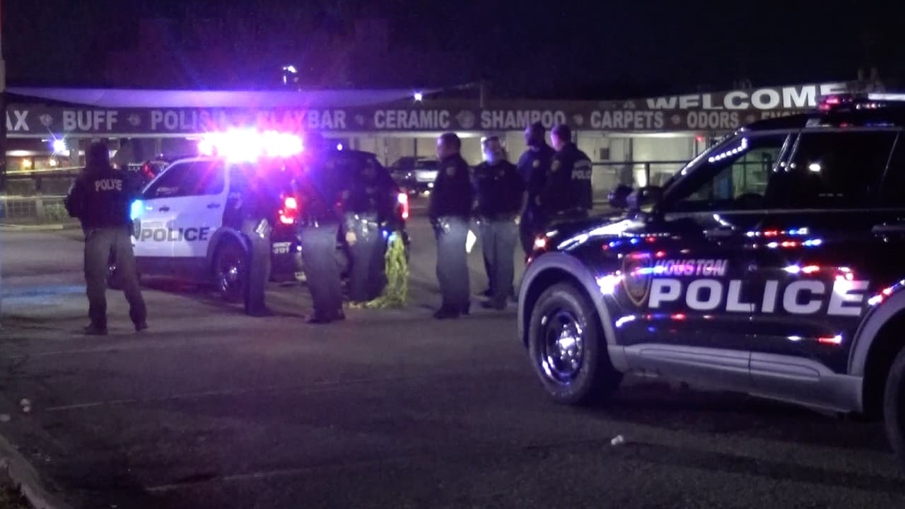 Policía de Houston dispara a un sospechoso de robarse un auto