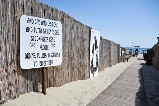 “Cámara de gas, prohibido el paso": con ese mensaje ahuyentan a los judíos en una playa italiana