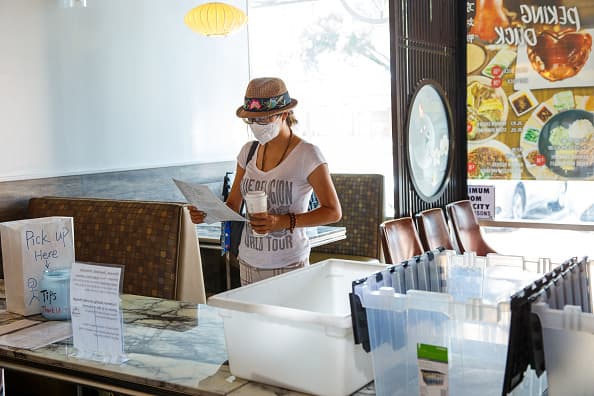 El sitio web del Departamento de Trabajo de EE. UU. Establece que los $ 400 adicionales por semana se otorgarían a los solicitantes en la mayoría de los programas de desempleo "comenzando con semanas de desempleo que terminan el 1 de agosto de 2020 o después, y terminan el 27 de diciembre de 2020 a más tardar".