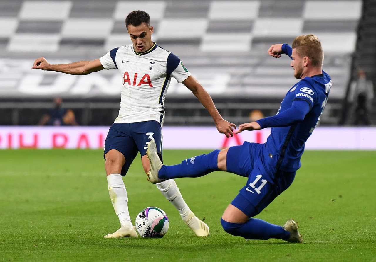 Chelsea hace su primer cambio al minuto 66.