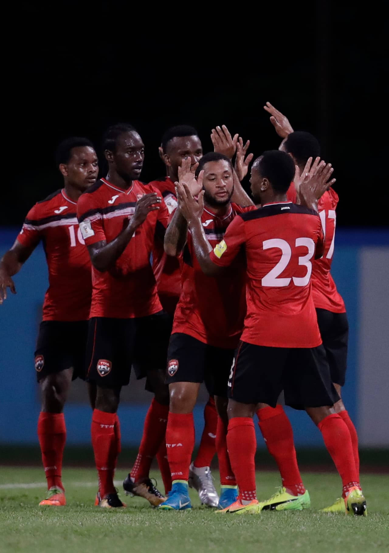El marcador se abrió al minuto 17 con un autogol de Omar González quien rebanó un balón al intentar despejar. Tim Howard no pudo hacer nada por evitar la anotación.