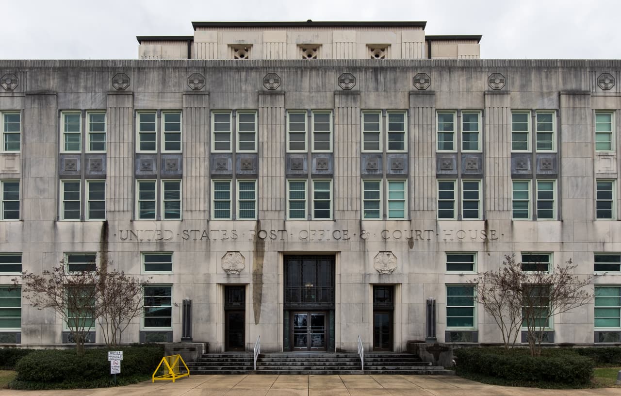 <h3 class="cms-H3-H3">17. Alexandria, Louisiana</h3>
<br>
<br>💵
<b>Tasa de pobreza concentrada: </b>24.8%
<br>
<br>💵
<b> Tasa de pobreza en general: </b>18.4%
<br>
<br>💵
<b> Barrios en extrema pobreza: </b>5 de 45.
<br>
<br>💵
<b> Ingreso promedio por hogar: </b>$29,807 en barrios pobres, $72,500 en el resto.
<br>