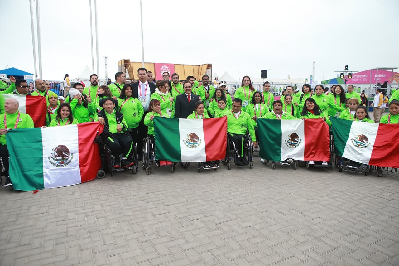 Ondea la bandera de México en la Villa Parapanamericana